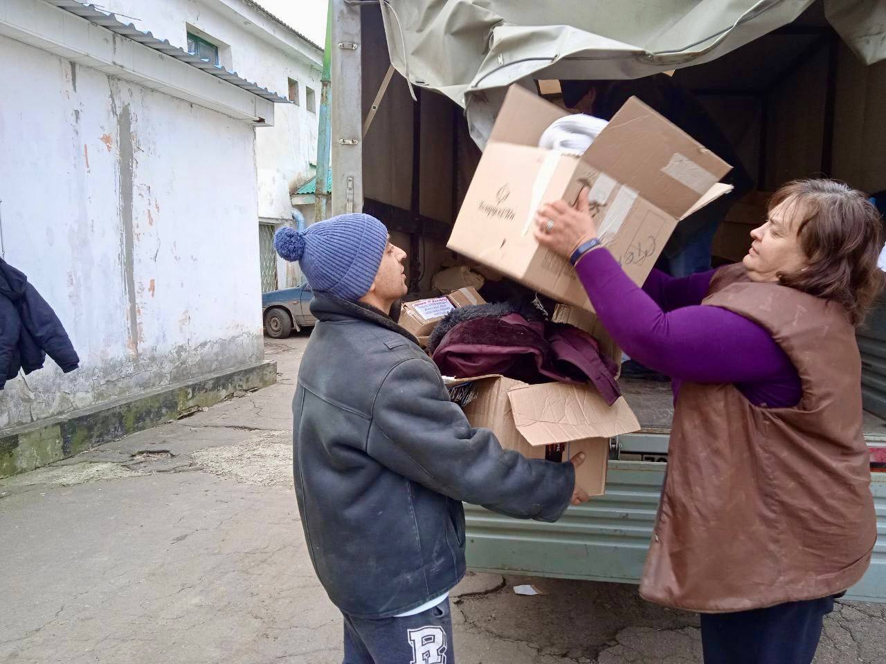 Луганская епархия передала помощь для бездомных в Томске - Церковная помощь  беженцам и пострадавшим от военных действий